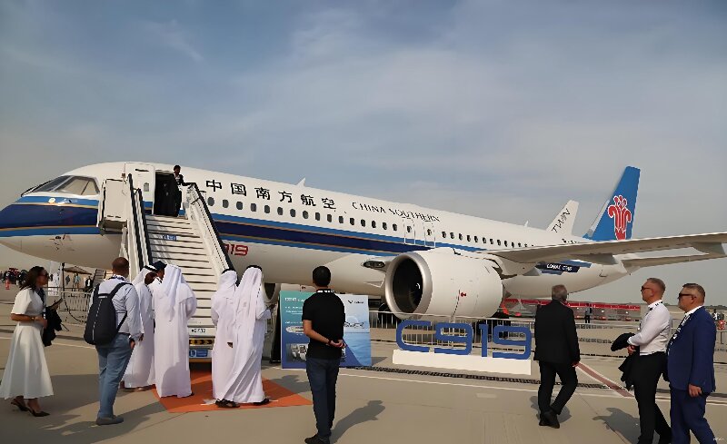 国产飞机组团“打卡”迪拜航展，中国智造惊艳中东天空